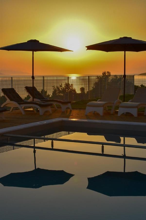 Pantheon Hotel & Suites Nerotriviá 外观 照片