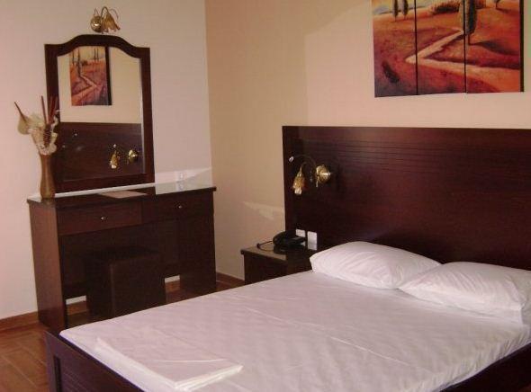 Pantheon Hotel & Suites Nerotriviá 客房 照片